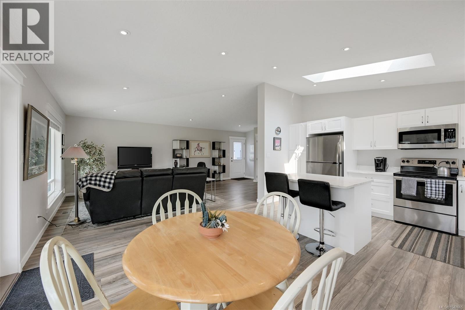 22 7586 Tetayut Rd, Central Saanich
