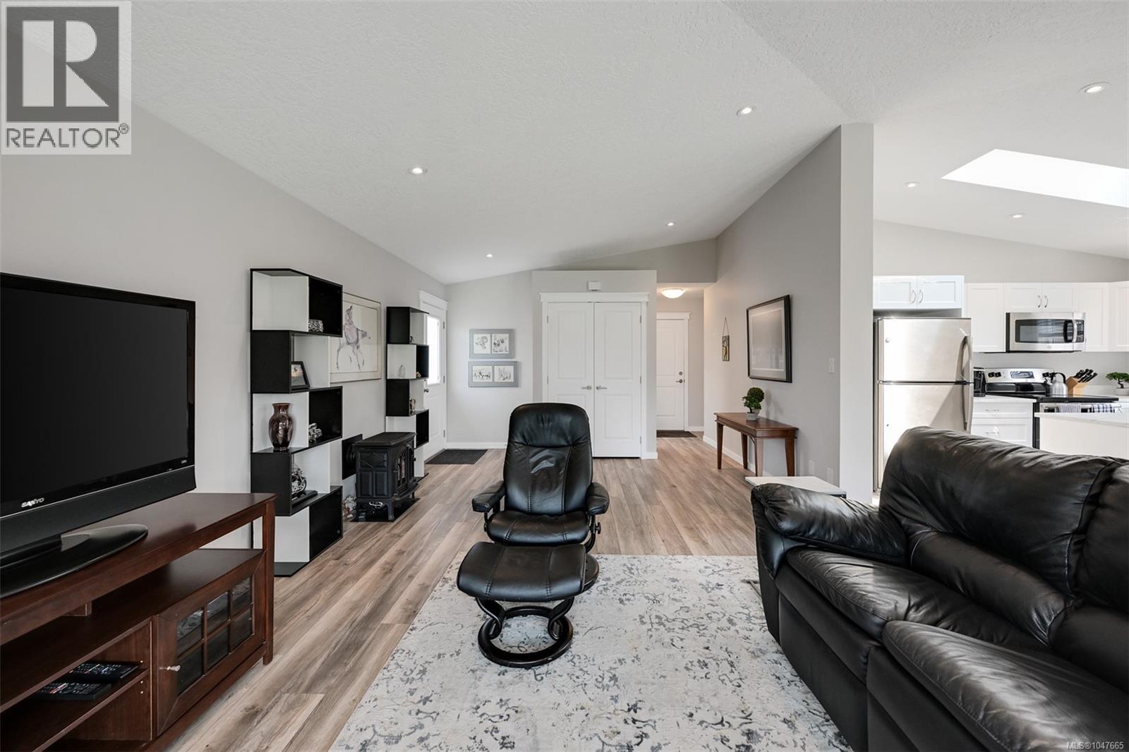 22 7586 Tetayut Rd, Central Saanich