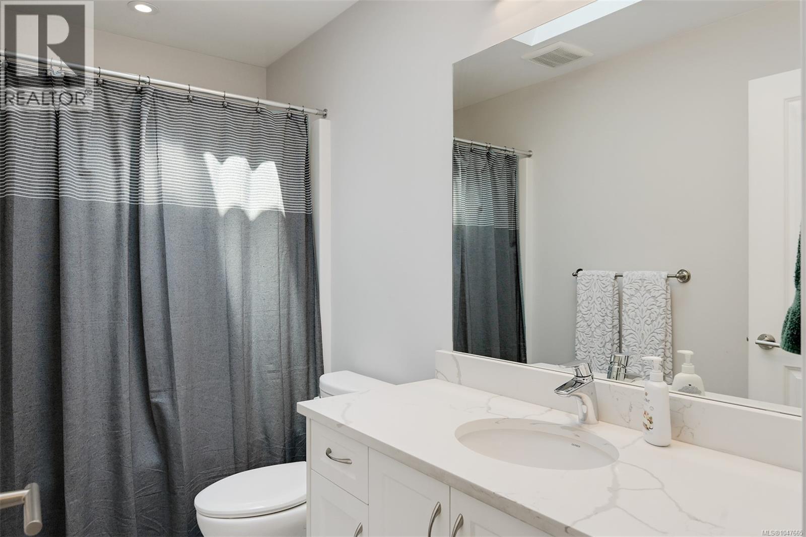 22 7586 Tetayut Rd, Central Saanich