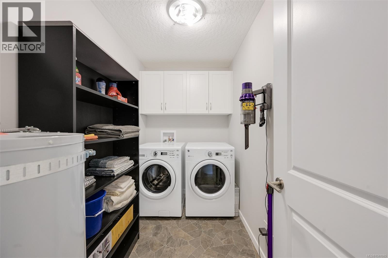 22 7586 Tetayut Rd, Central Saanich