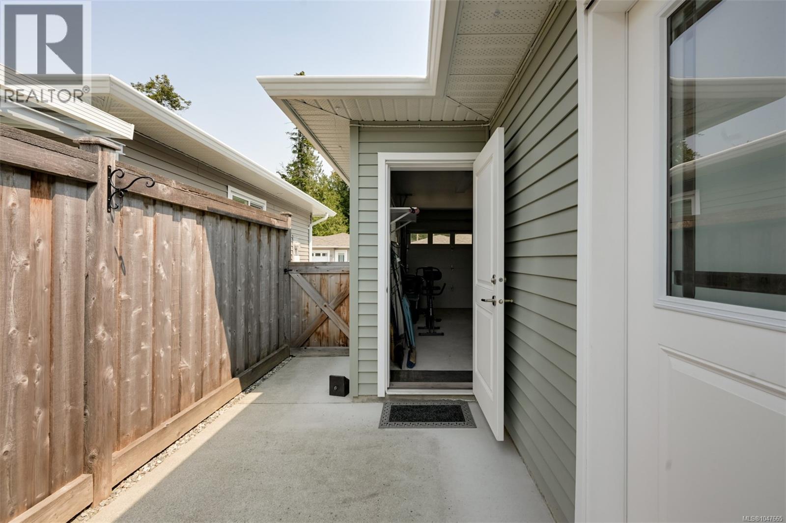 22 7586 Tetayut Rd, Central Saanich
