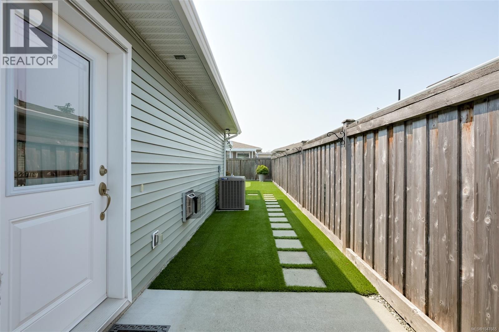 22 7586 Tetayut Rd, Central Saanich