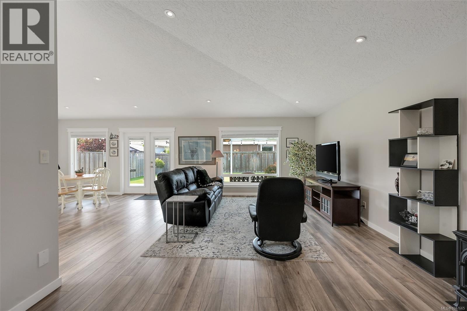 22 7586 Tetayut Rd, Central Saanich