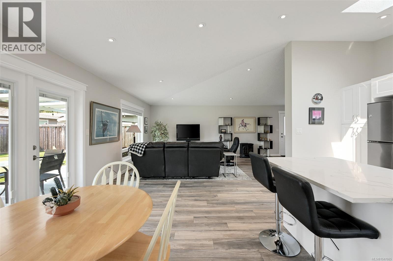 22 7586 Tetayut Rd, Central Saanich