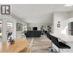 Kitchen - 22 7586 Tetayut Rd, Central Saanich, BC V8M0B4 Photo 7