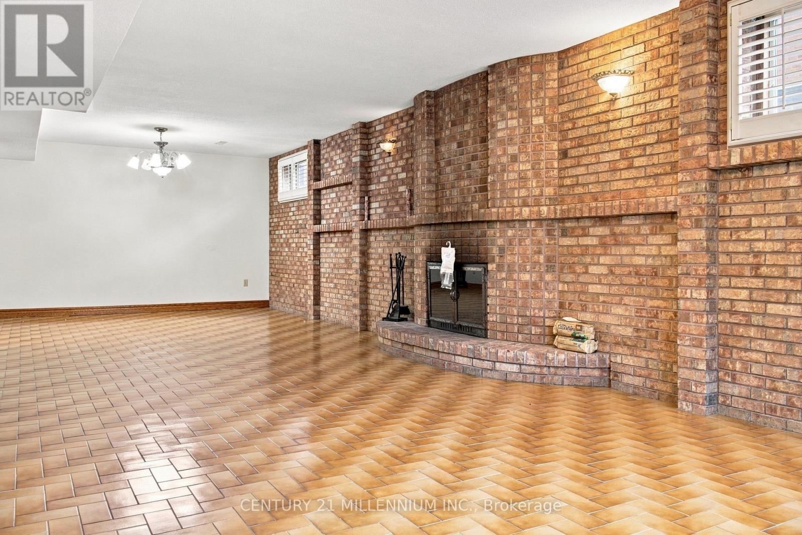 44 WIGWOSS DRIVE - 35