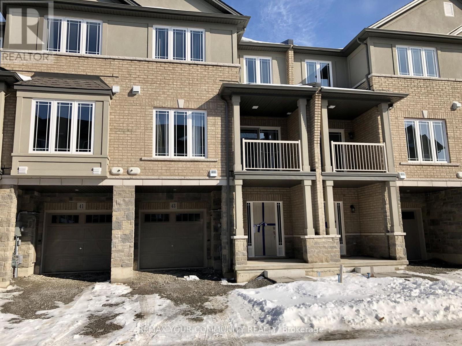 Photo of 43 Laguna Village Crescent