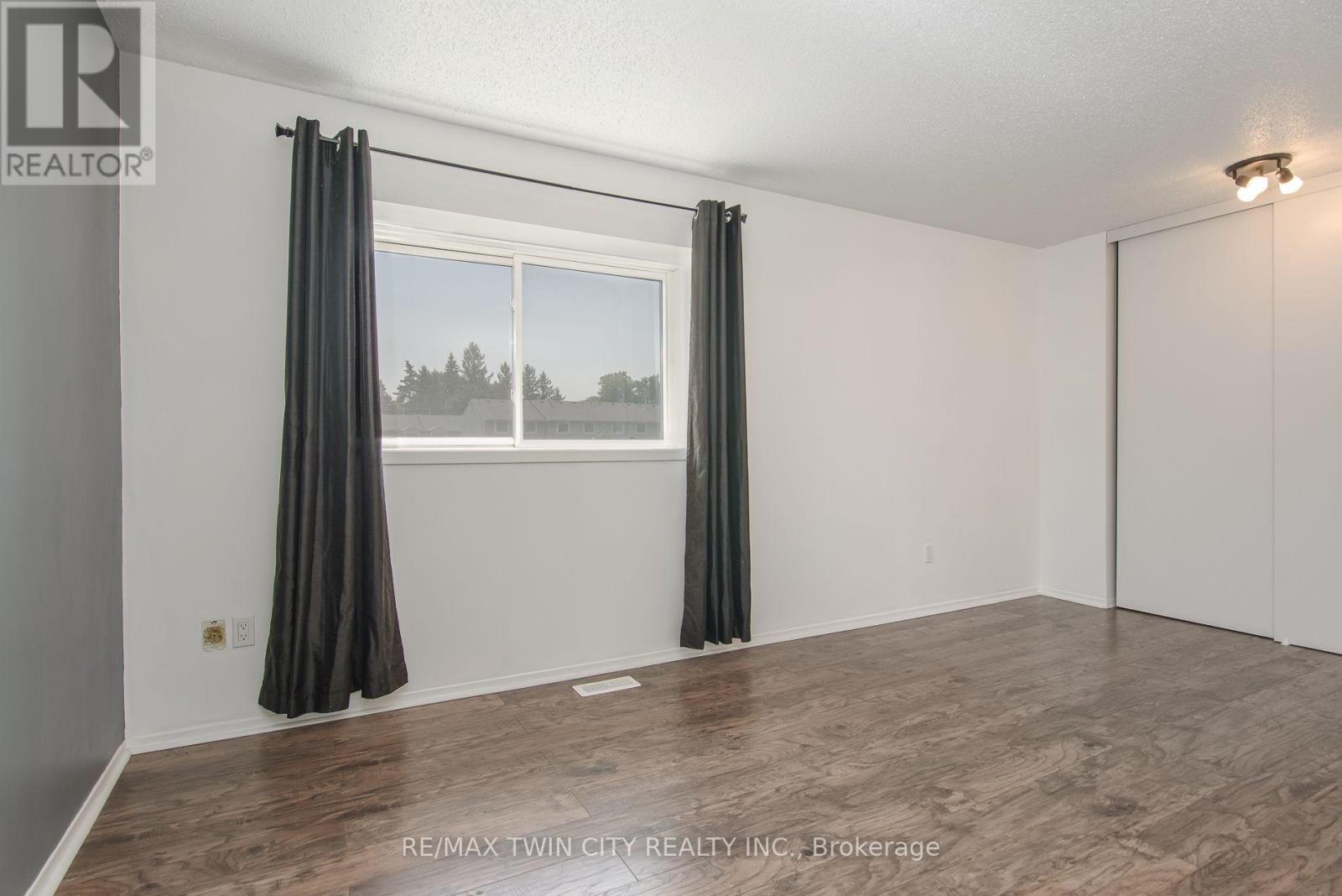 #13 125 SEKURA CRESCENT - Image 28