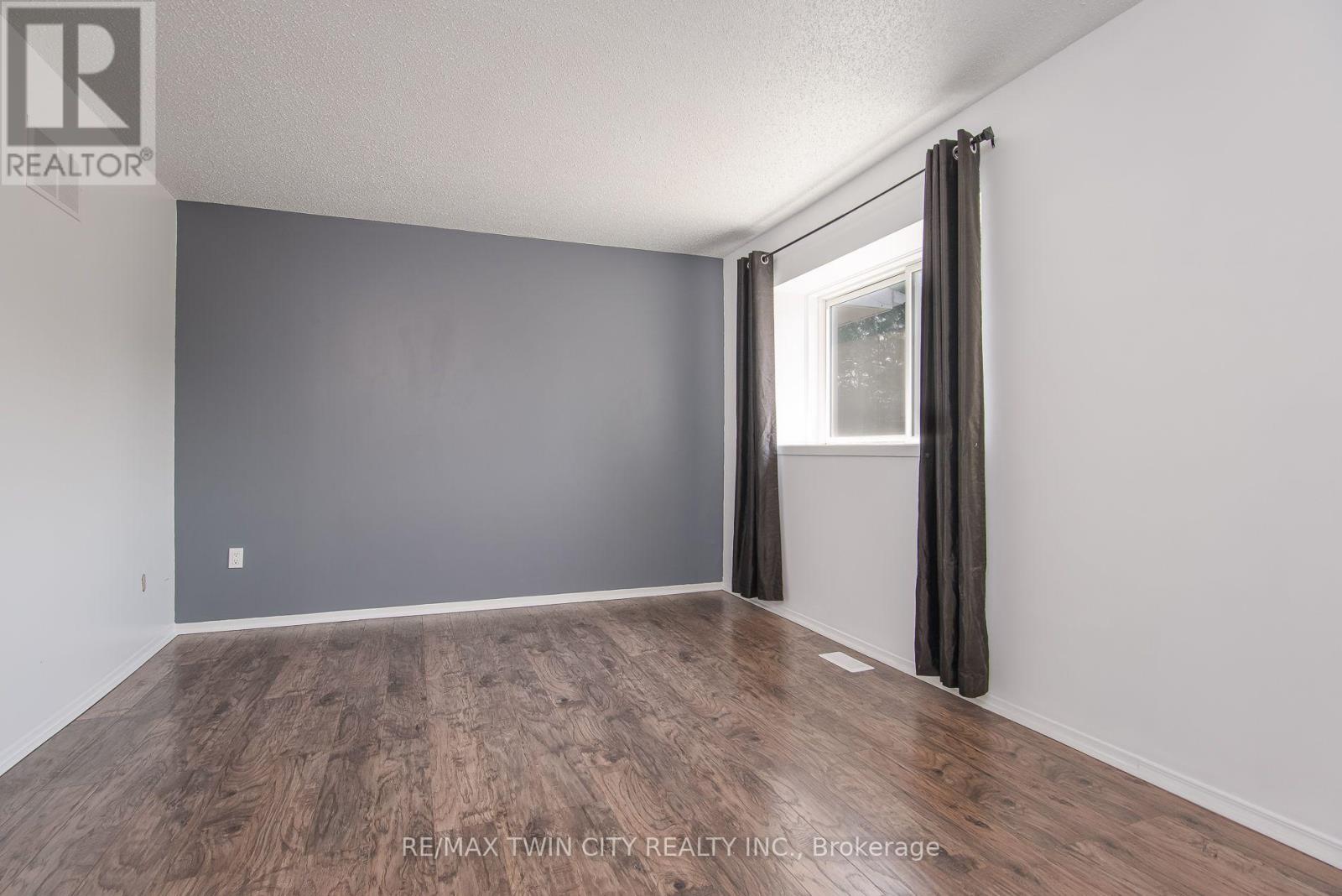 #13 125 SEKURA CRESCENT - 29