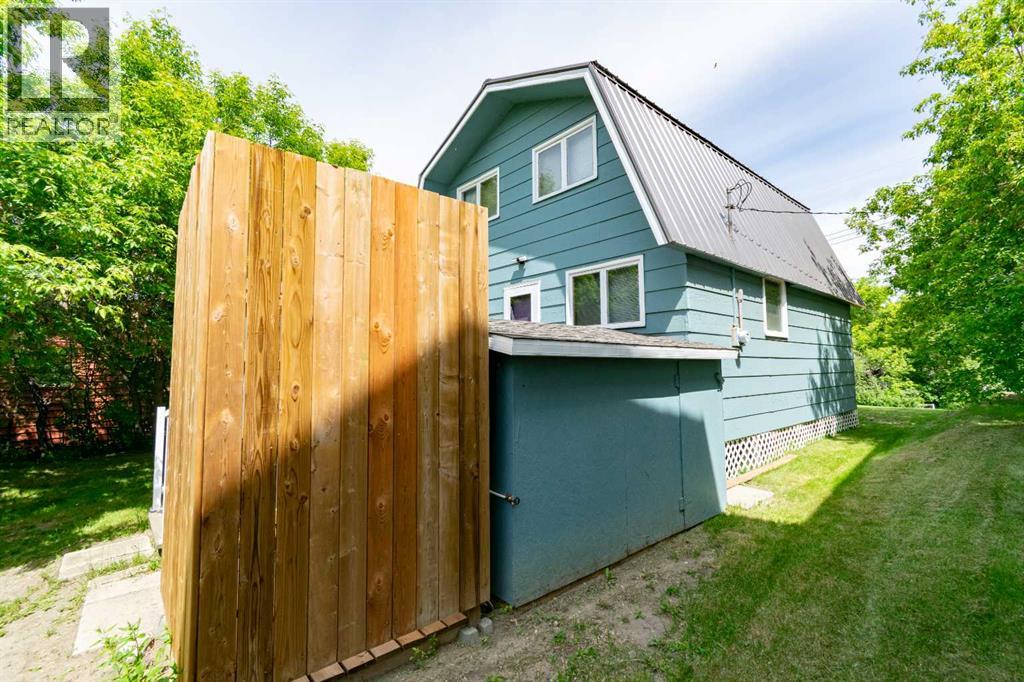 19 4 Street - 29