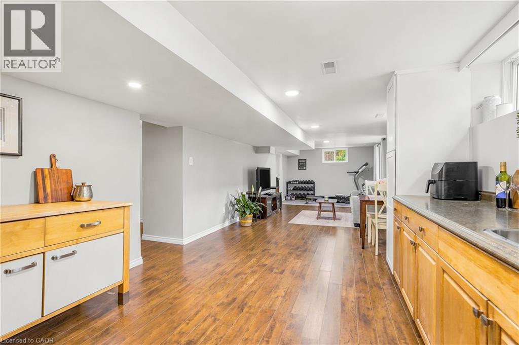 14 LESLIE Drive - Image 32