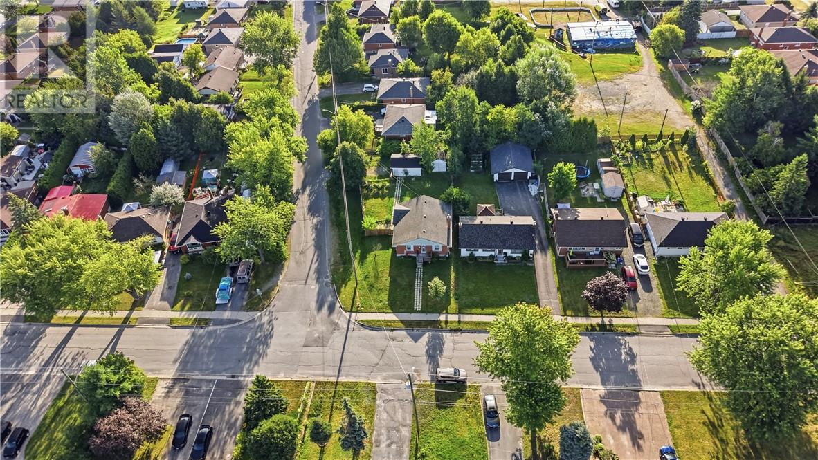 1442 Agincourt Avenue - 46