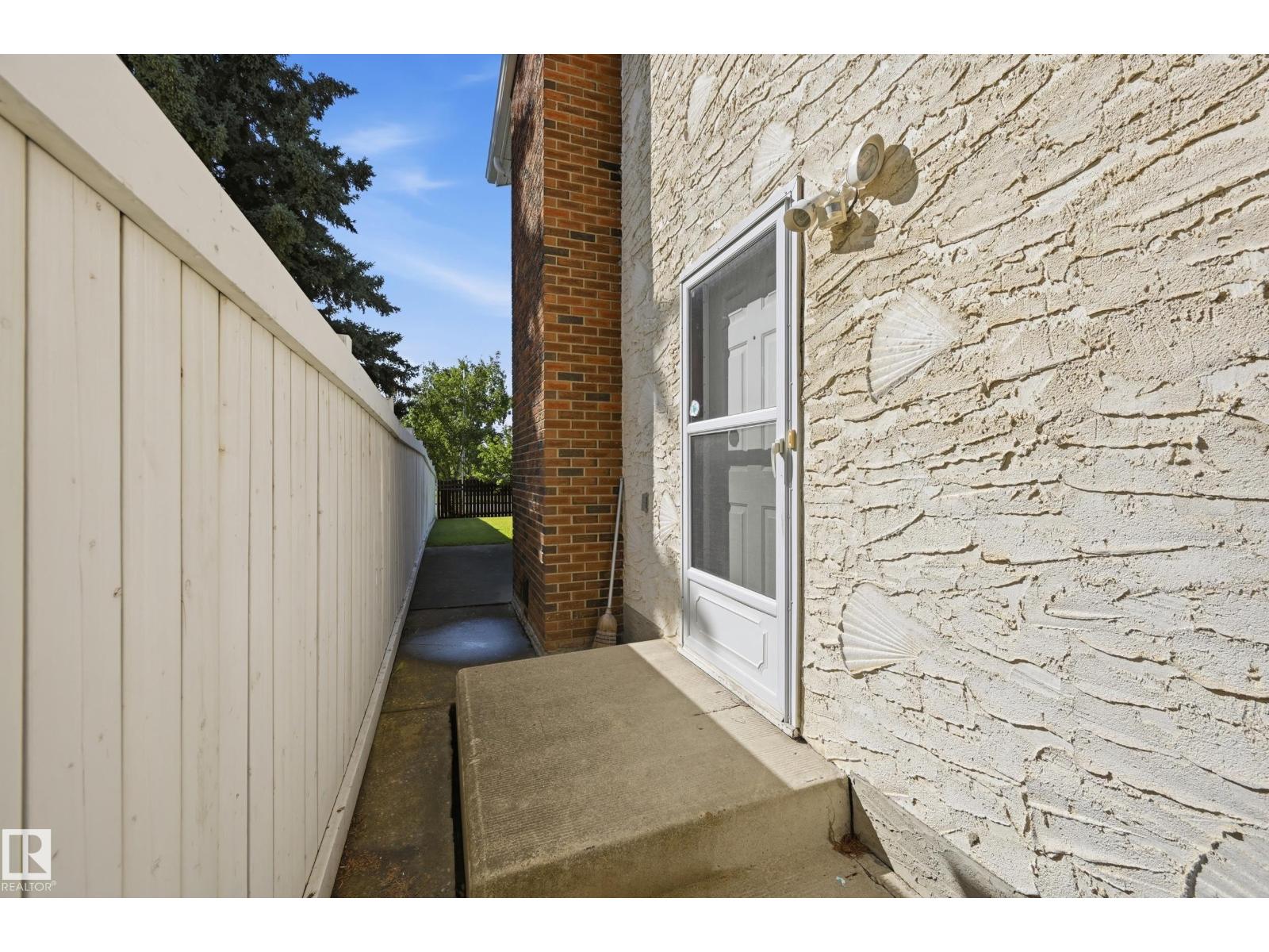 8119 24 AV NW - Image 19