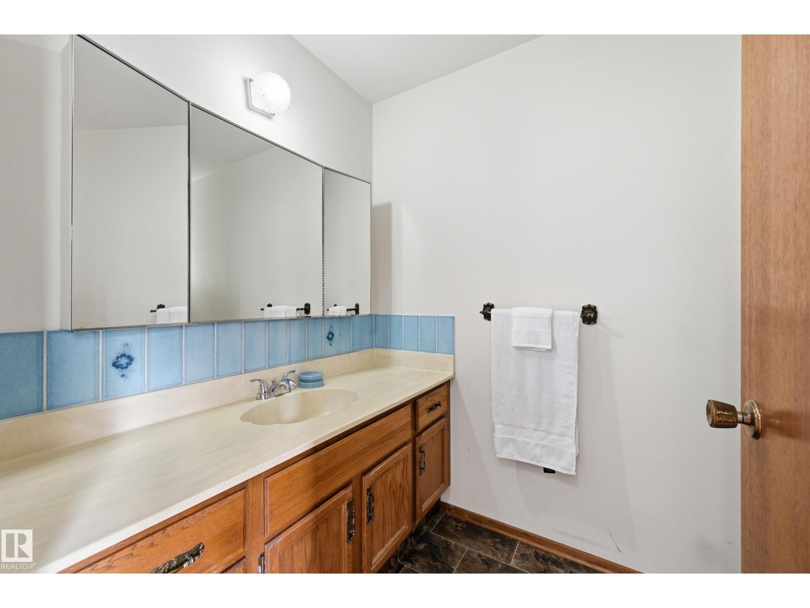 8119 24 AV NW - Image 18