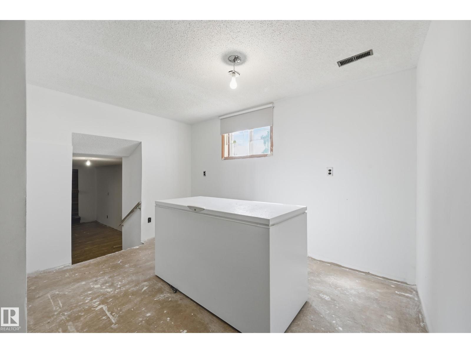 8119 24 AV NW - Image 21