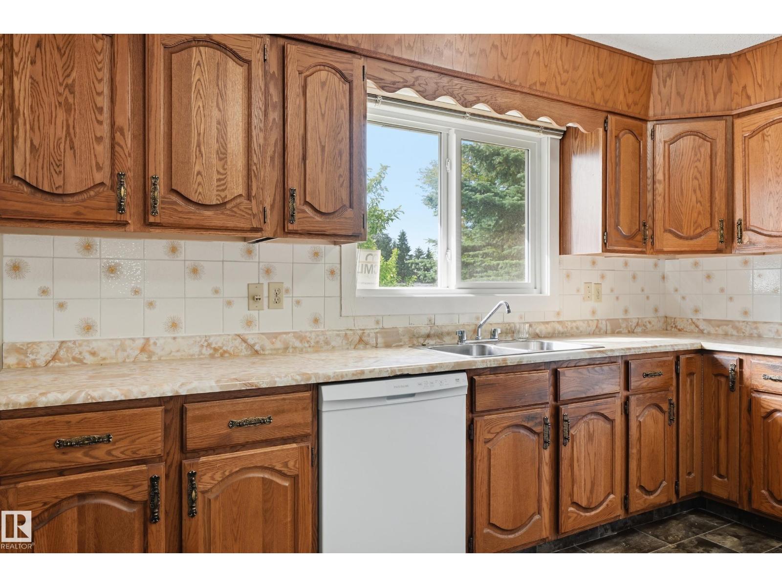 8119 24 AV NW - Image 6