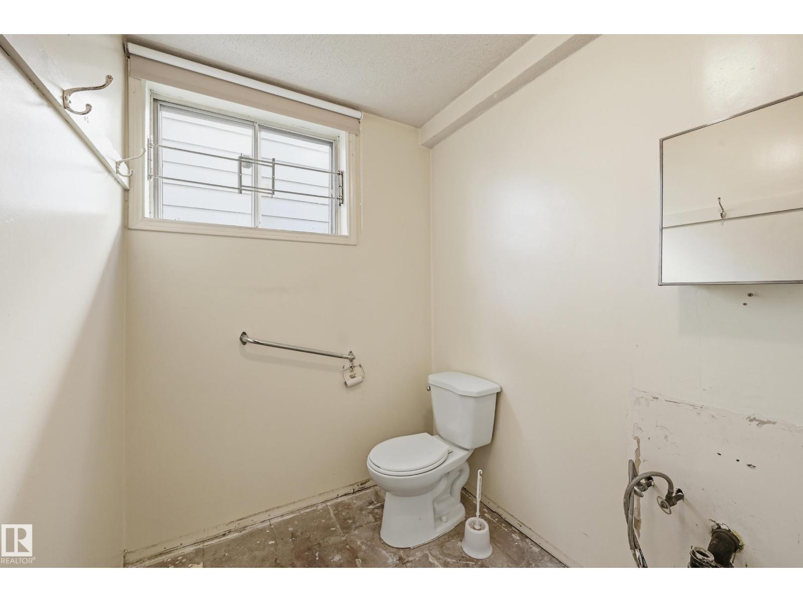 8119 24 AV NW - Image 23