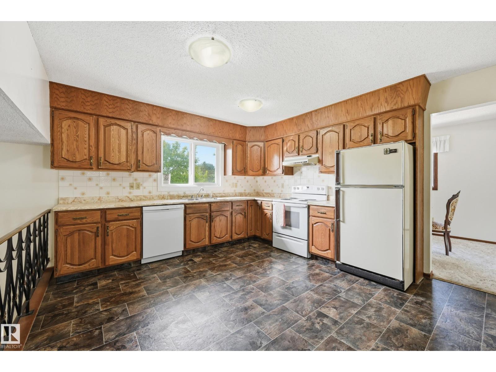 8119 24 AV NW - Image 5