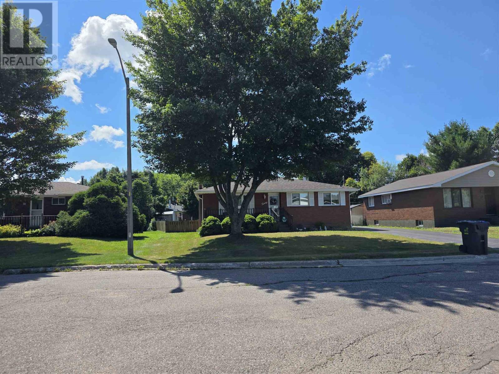 20 St. Michaels SQ - Image 4
