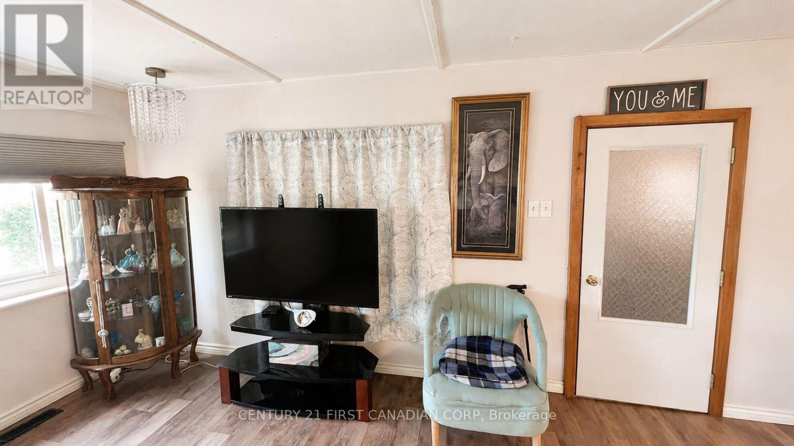 #92 198 SPRINGBANK DRIVE - 6