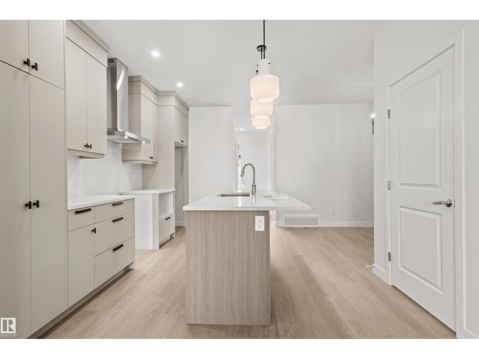 284 Paterson Li SW photo 5 — MLS® E4497137