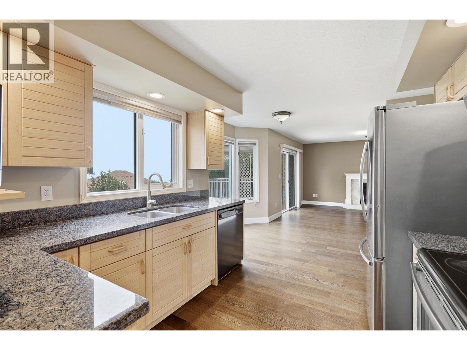 1954 Stirling Drive - 12