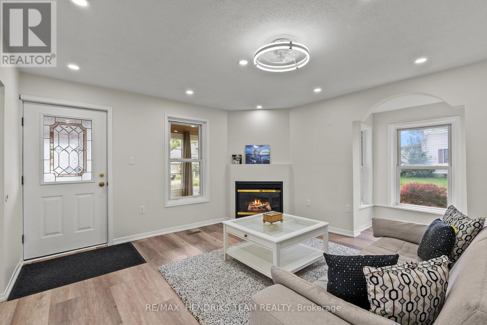 85 PINE STREET S - Image 13