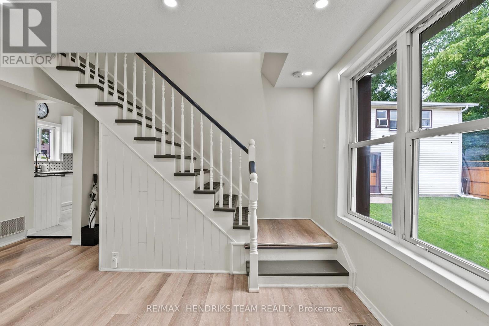 85 PINE STREET S - Image 21
