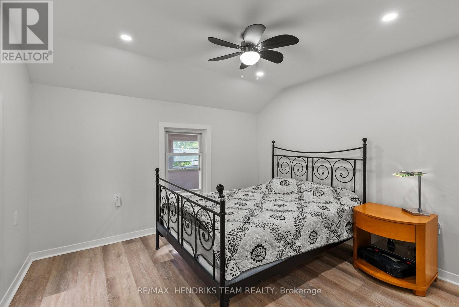 85 PINE STREET S - 23