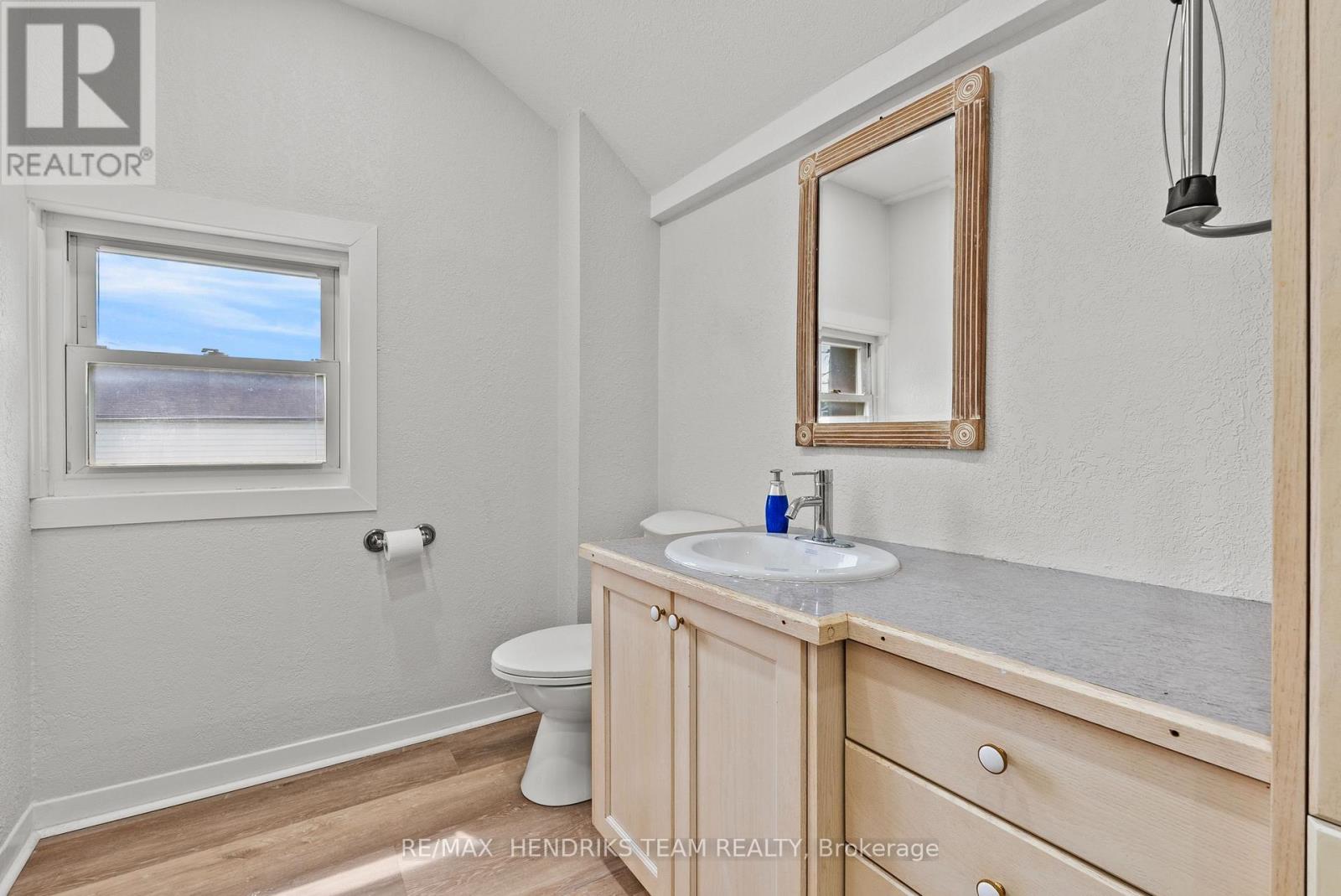 85 PINE STREET S - Image 24
