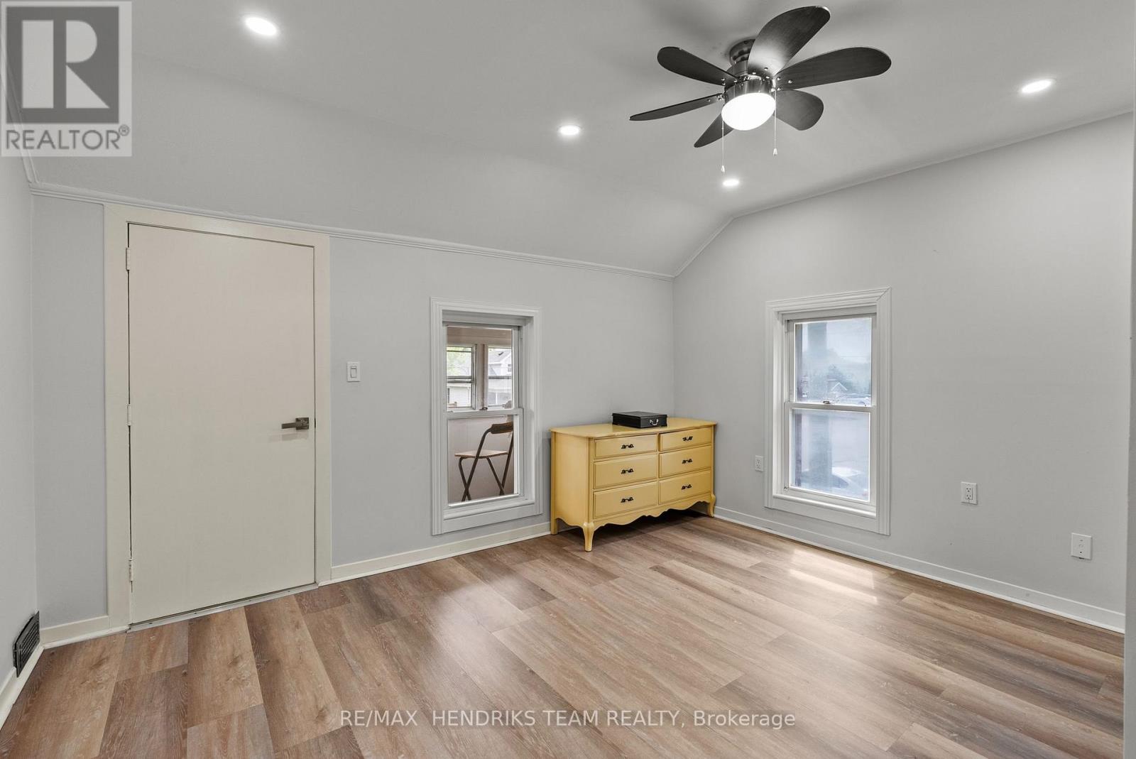 85 PINE STREET S - Image 25