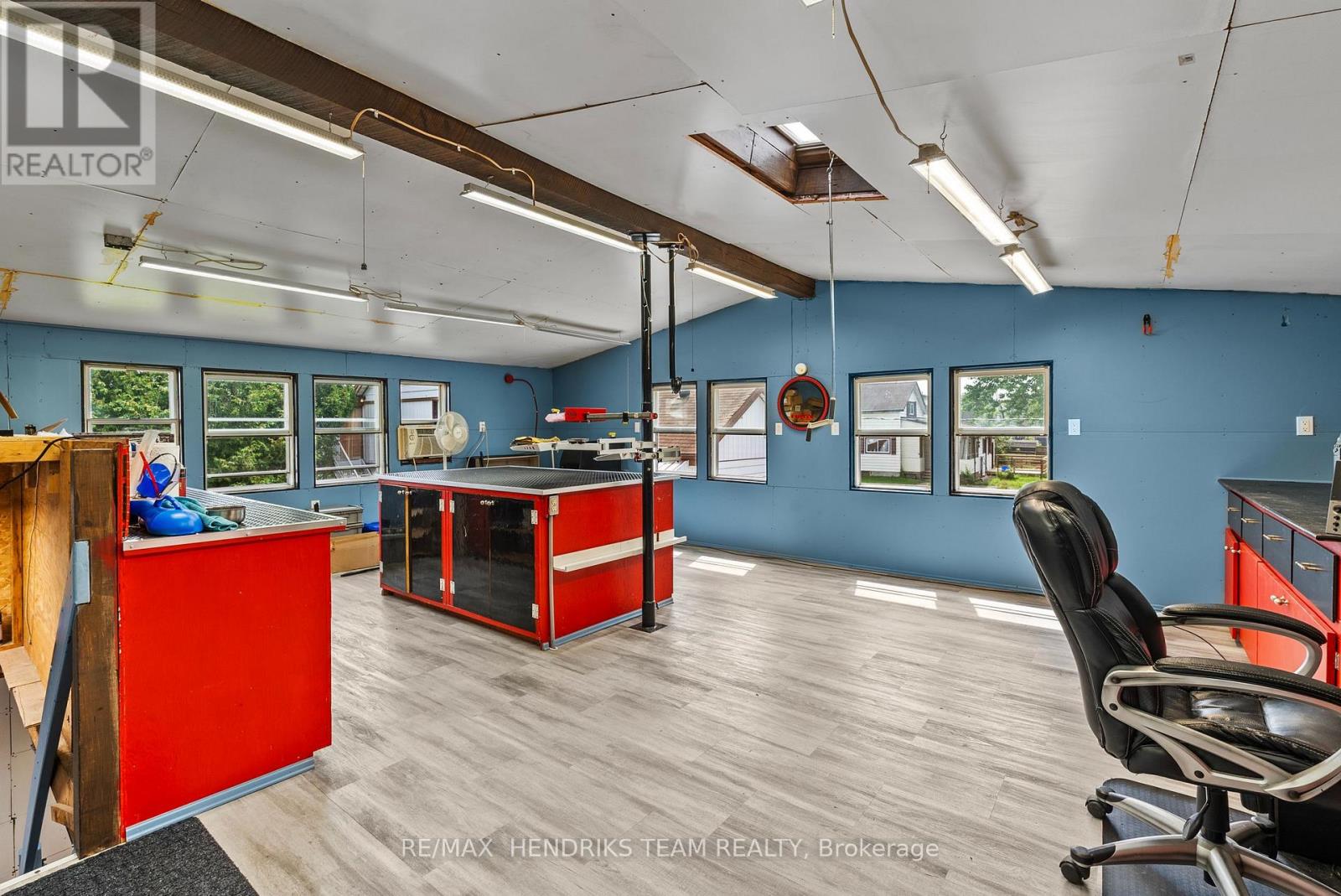 85 PINE STREET S - Image 32