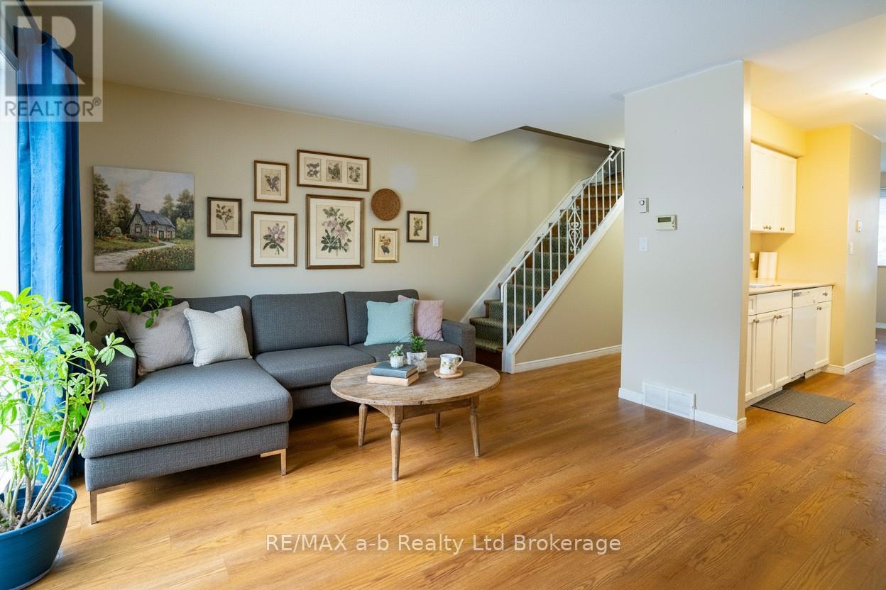 #1 10 DUFFERIN STREET - 2