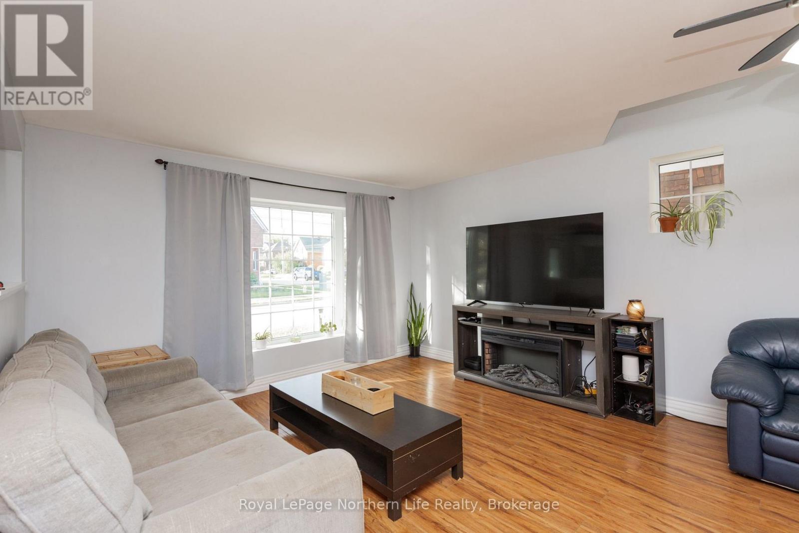 583 WYLD STREET - 3