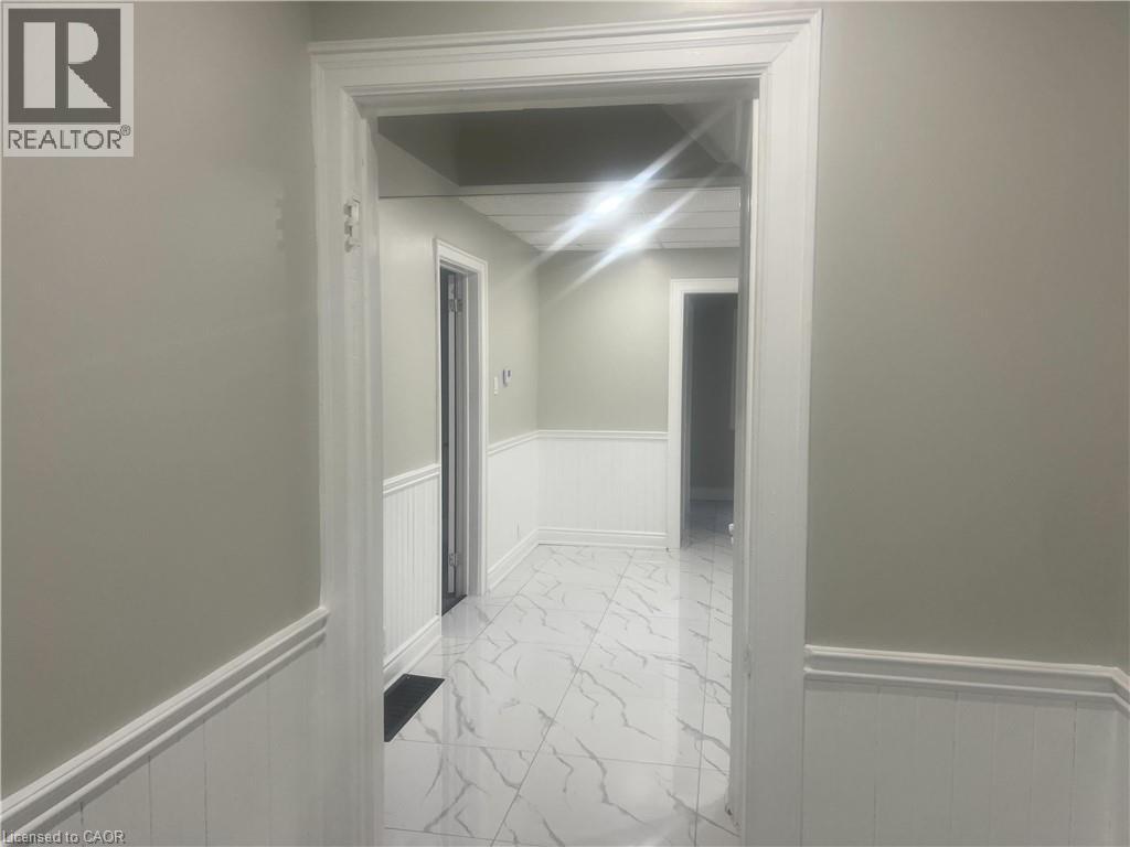 1434 KING Street E — photo 3