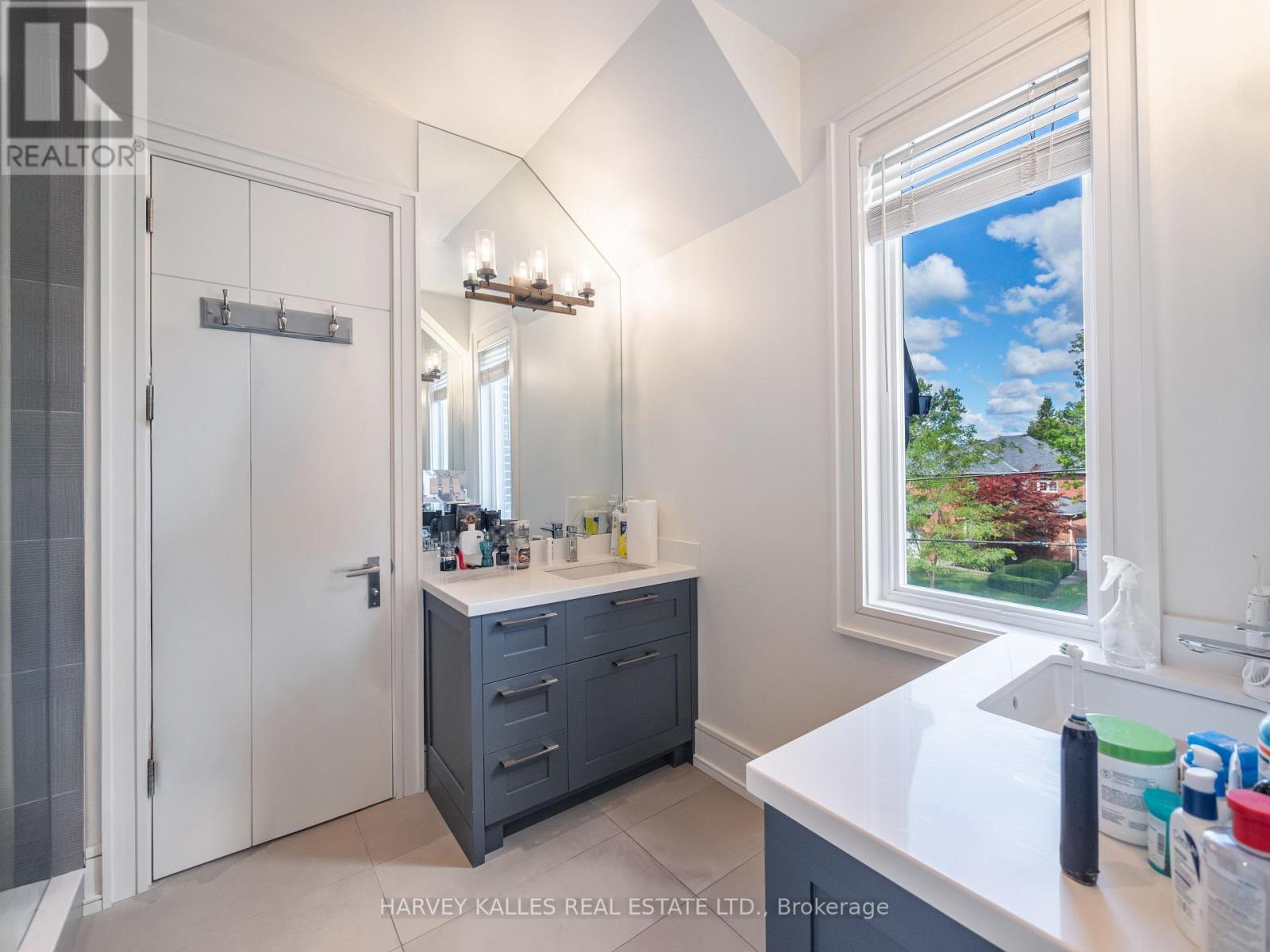 267 EMPRESS AVENUE - 33