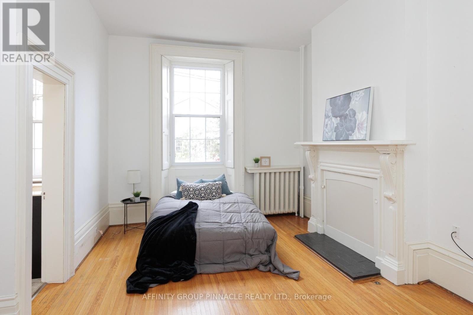 12 RUSSELL STREET E - Image 9