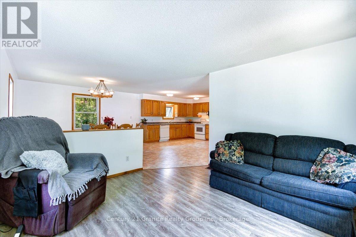 66 HASTINGS STREET S - Image 12