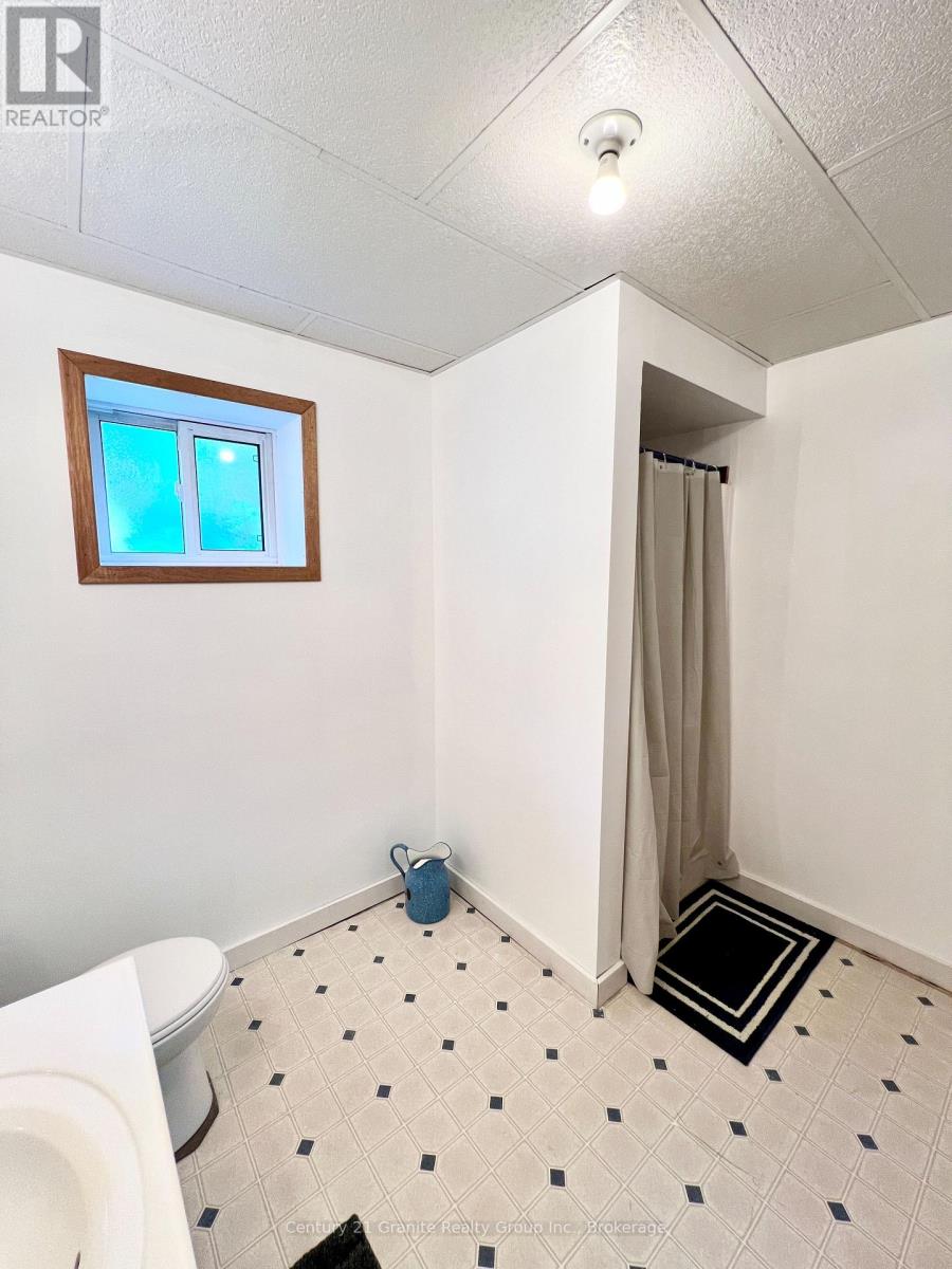 66 HASTINGS STREET S - Image 37