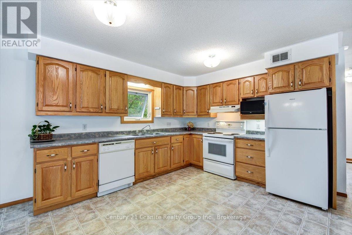 66 HASTINGS STREET S - Image 6