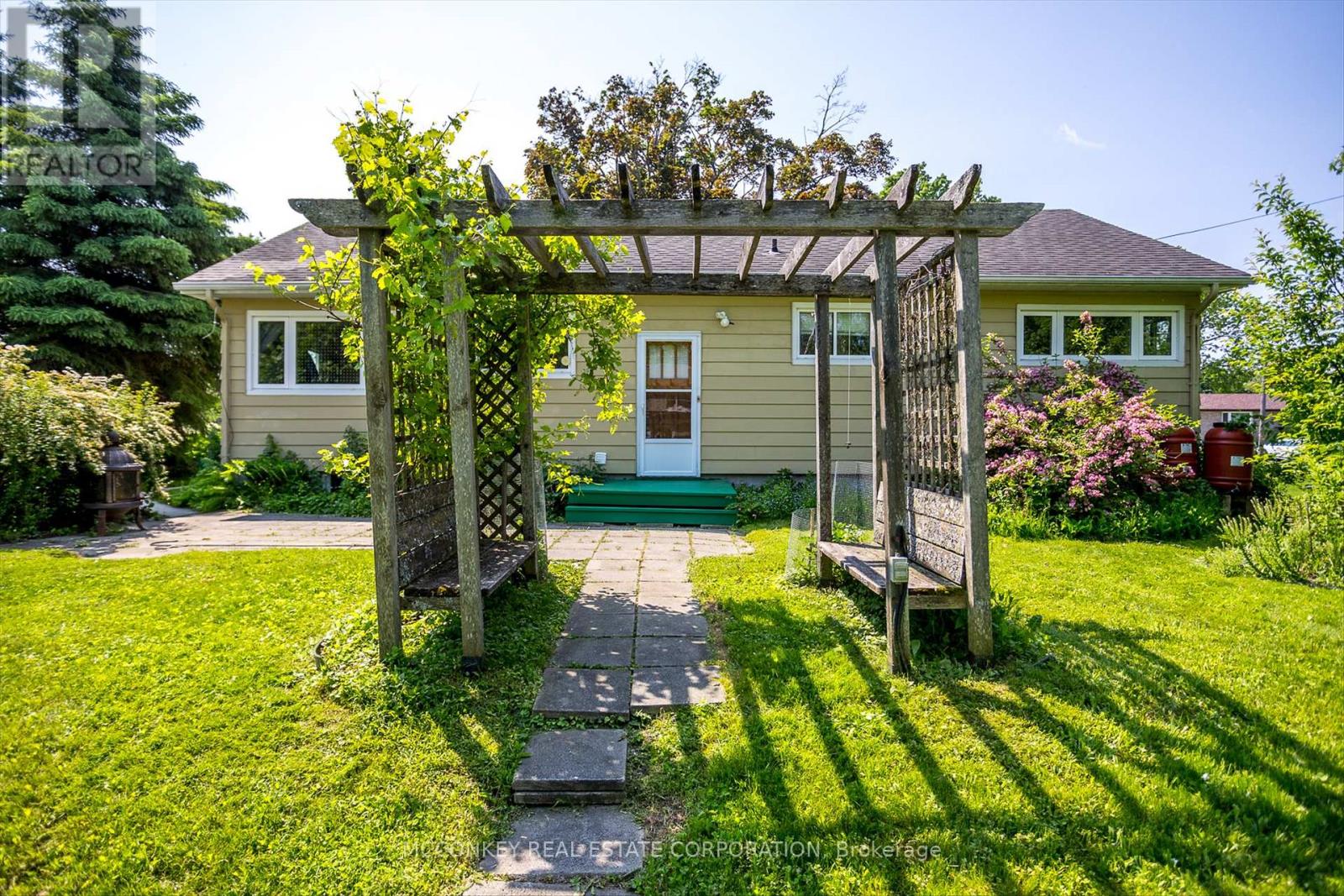 834 CROWLEY CRESCENT - 23