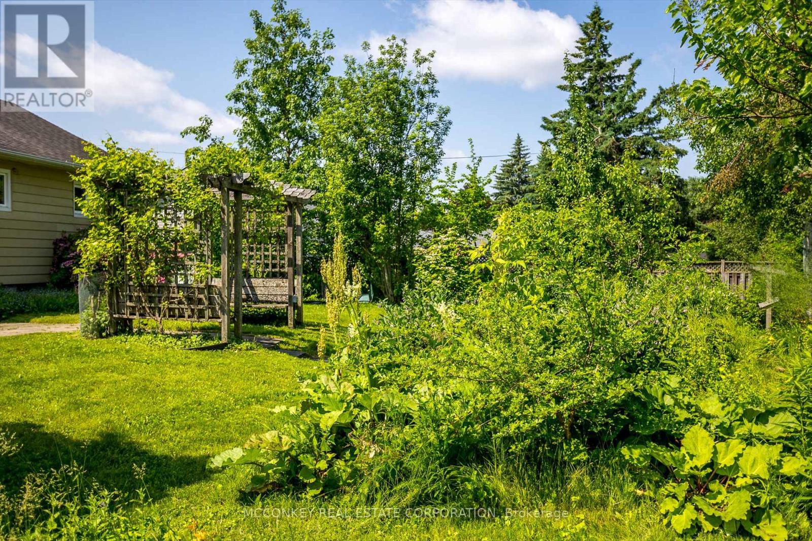 834 CROWLEY CRESCENT - 35
