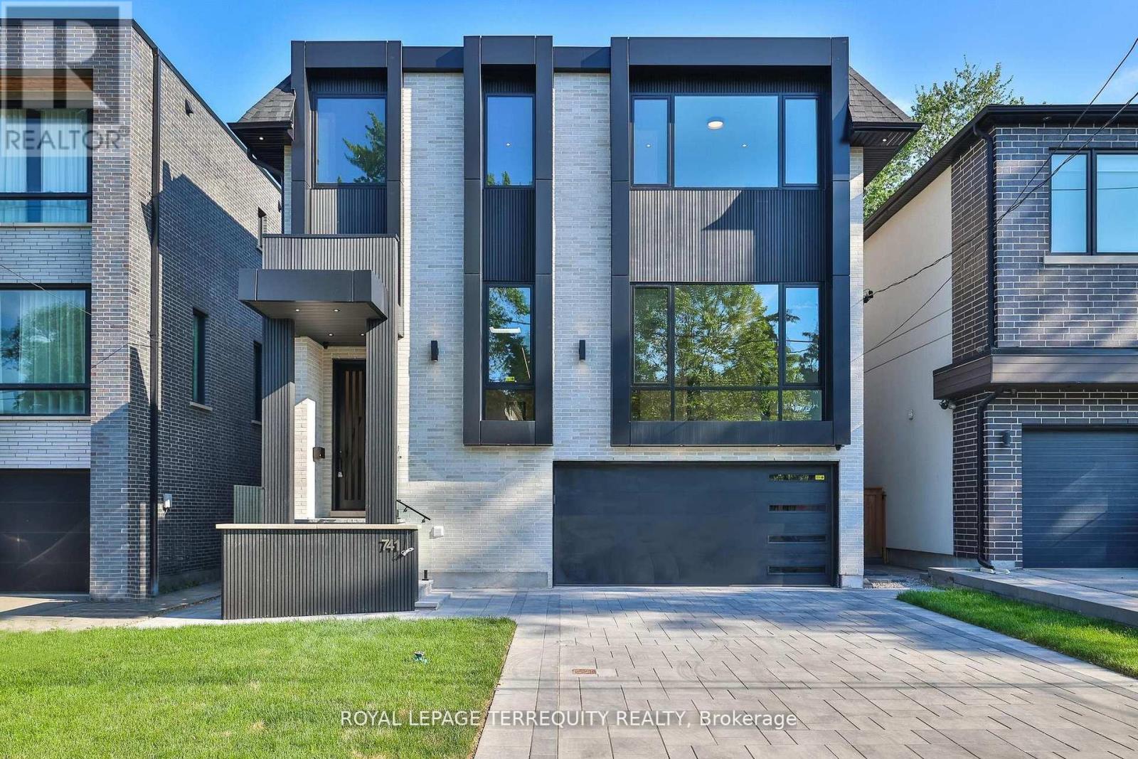 Photo of 741 Woburn Avenue