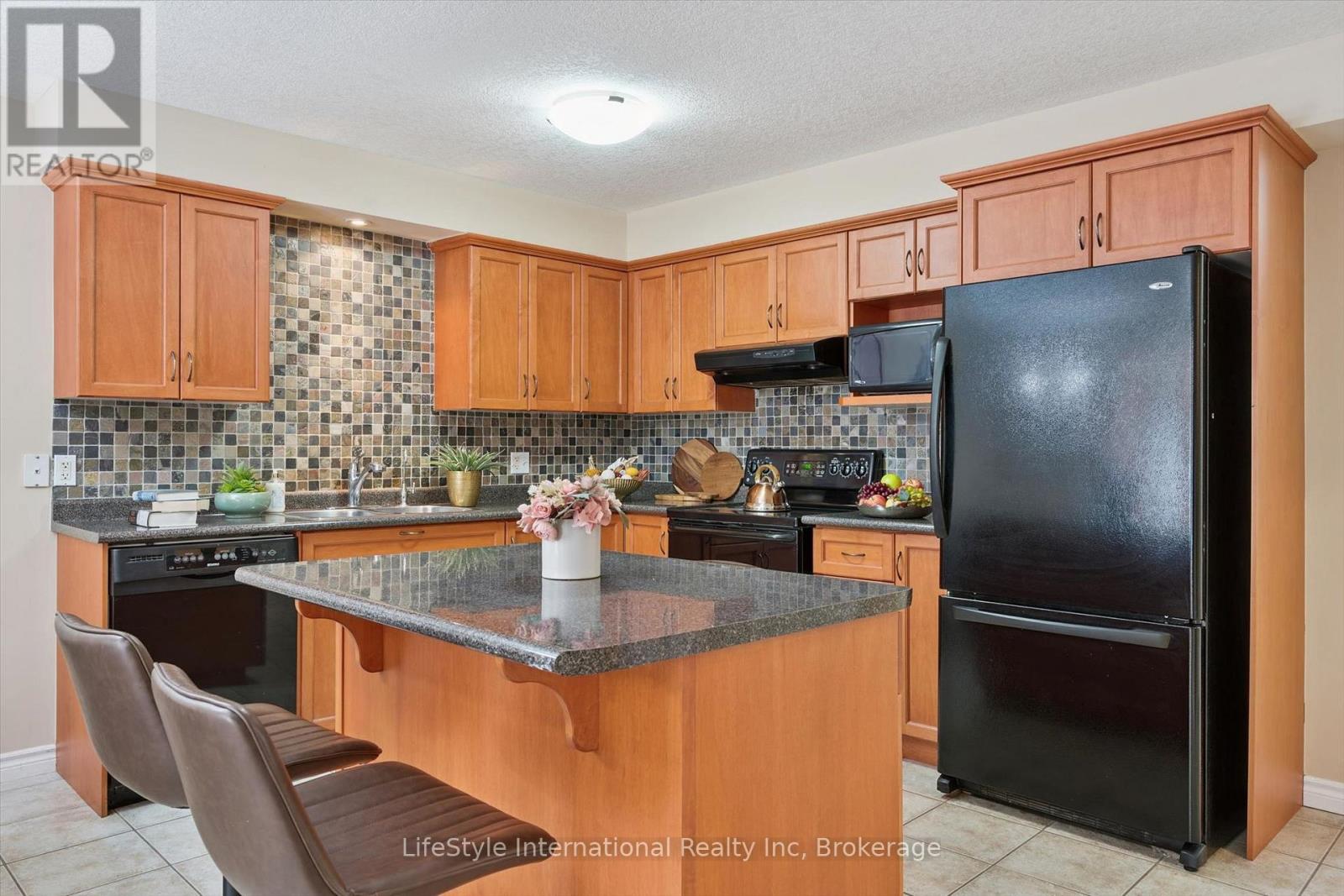 47 HASLER CRESCENT - 13