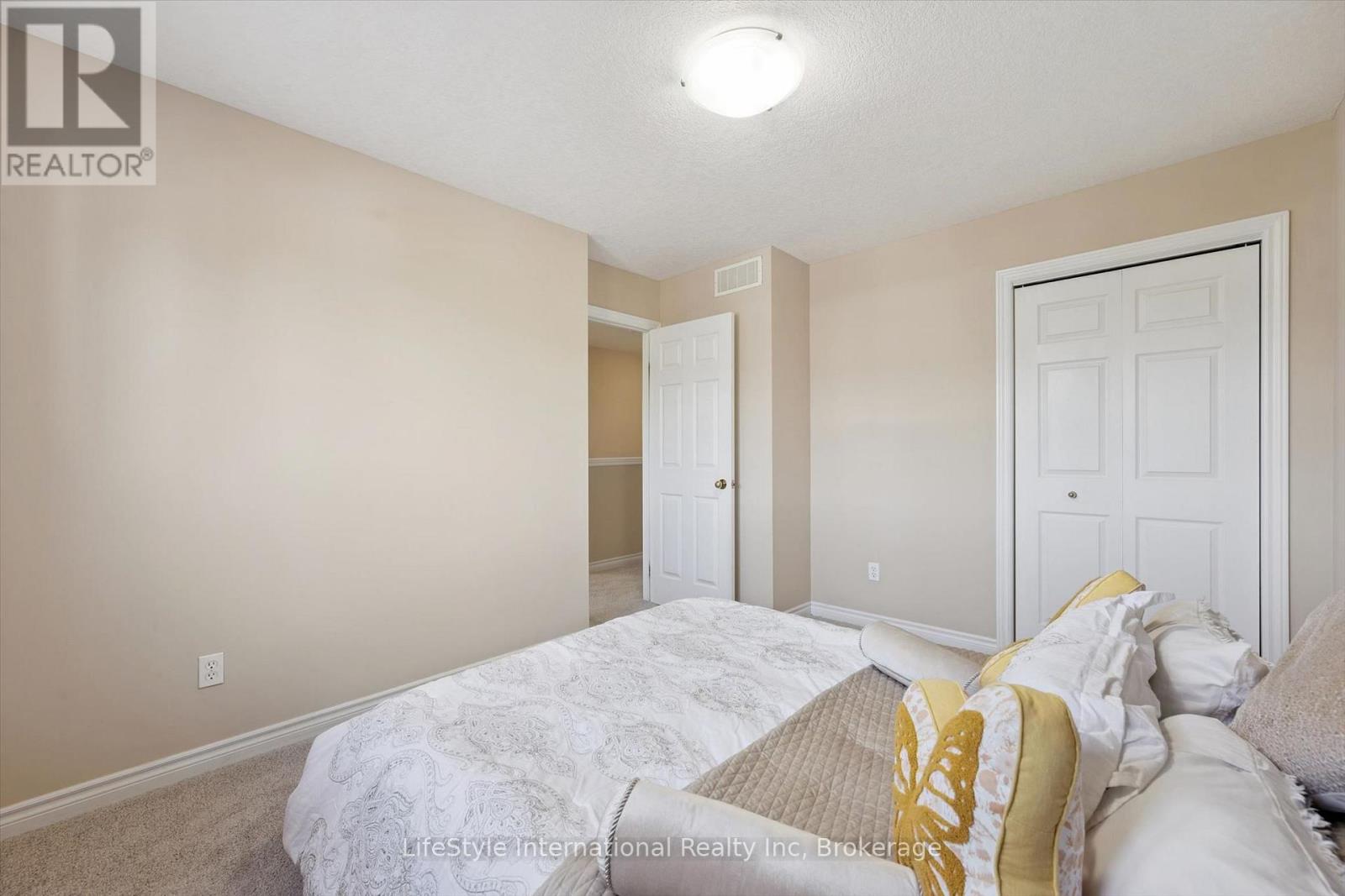 47 HASLER CRESCENT - 25