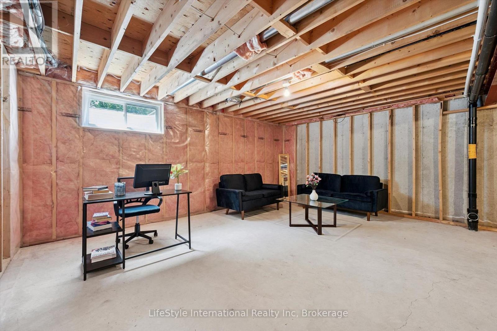 47 HASLER CRESCENT - 33