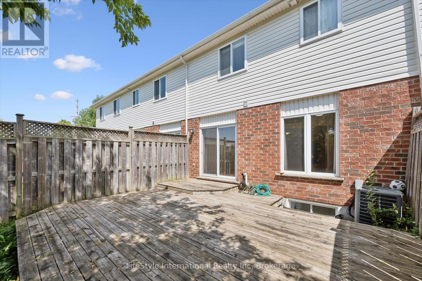 47 HASLER CRESCENT - 35