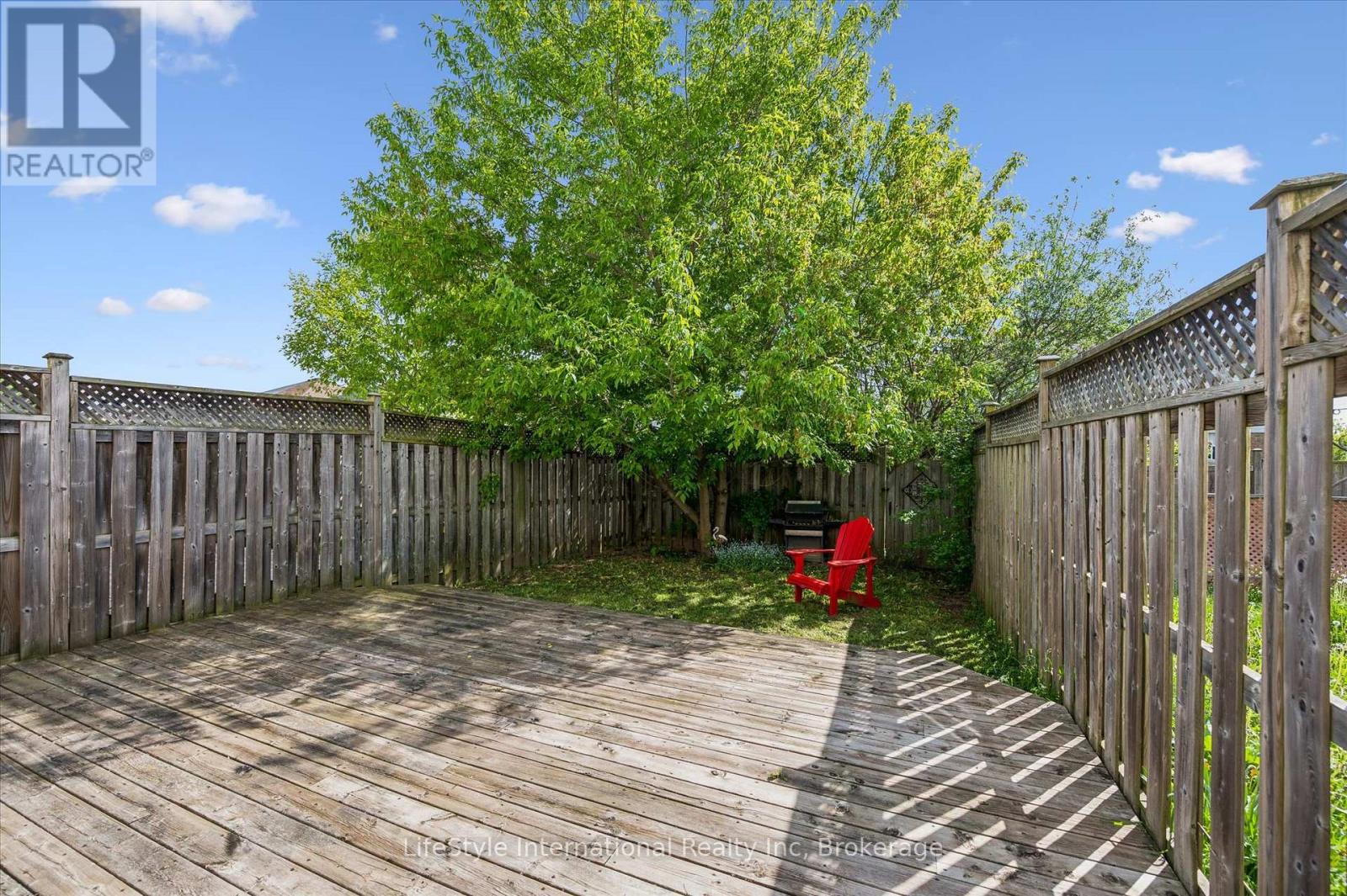 47 HASLER CRESCENT - 38