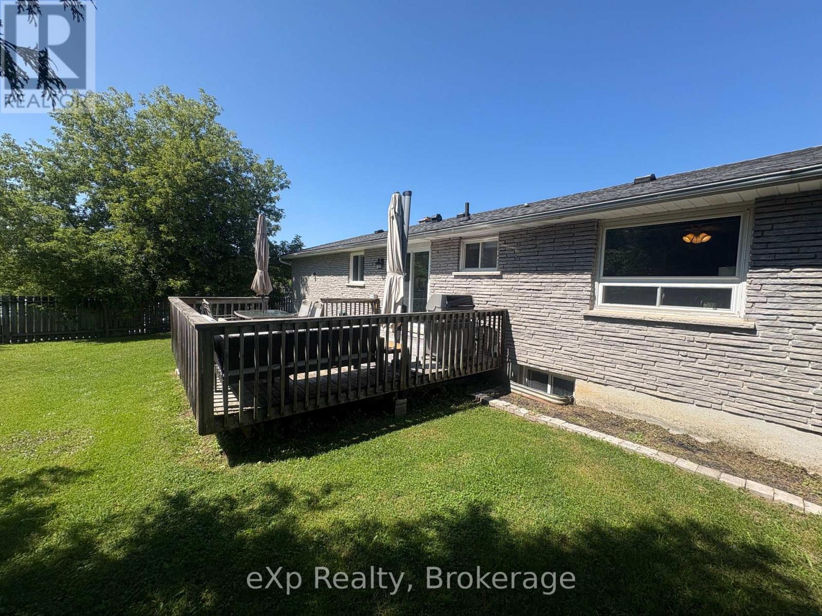 23 VALLEYSIDE DRIVE - 25