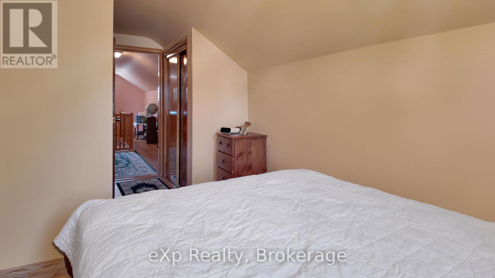 6 JOHNSTONE BOULEVARD - 23